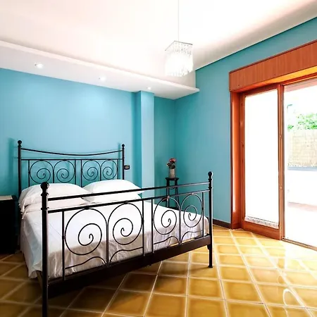 Flat Margot, Sorrento, 2br 2bt Flat, Sleeps 4, Terrace Apartamento *
