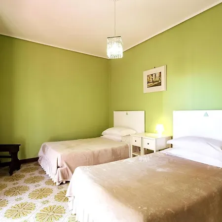 Flat Margot, Sorrento, 2br 2bt Flat, Sleeps 4, Terrace Apartamento Península Sorrentina
