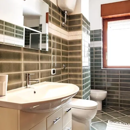 Apartament Flat Margot, Sorrento, 2br 2bt Flat, Sleeps 4, Terrace Półwysep Sorrentyński